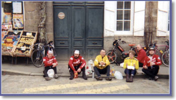 Lunch at Quintin - John Misson, Mike Hunting, David Johnston, Annemarie Manley, Geoff Sharpe, Martin Reed.