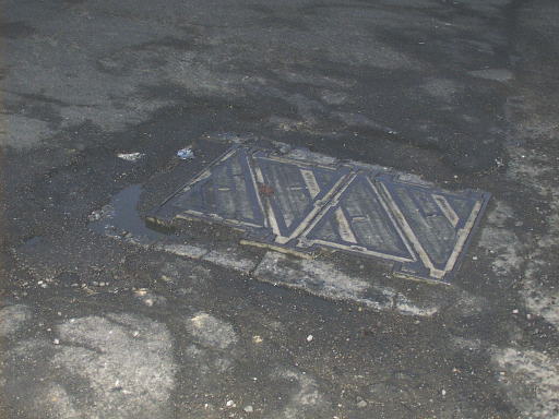 Pothole1.jpg (37940 bytes)