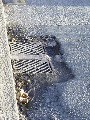 Pothole4.jpg (79146 bytes)