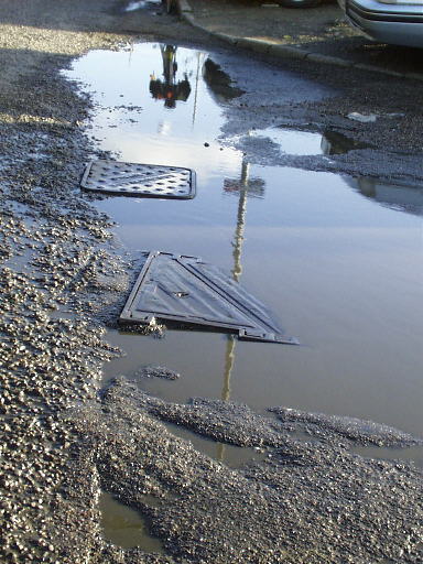 Pothole7.jpg (57587 bytes)