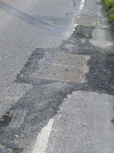 Pothole9.jpg (42967 bytes)