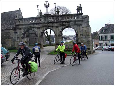 Sizun - arches at the "Enclos P"